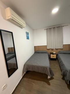 Hostal Tres Hermanos - 1