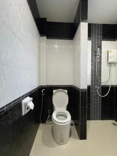 Sudrit Mindfulness Stay - Room B Outside Bathroom - 2