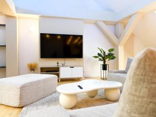 Spacious Loft on Main Street - 8