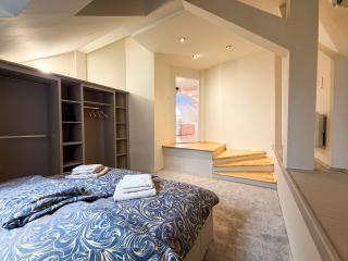 Spacious Loft on Main Street - 4