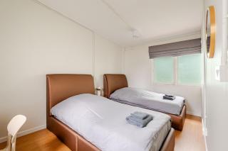 150 sqm Private Townhome l 5-Min Walk to BTS - 3