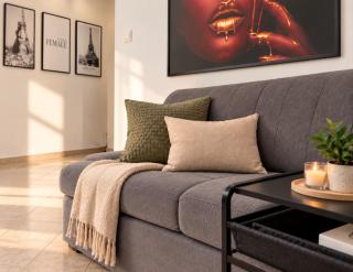 ULA LA - Stylish Boutique Apartment & Free Private Parking - 2