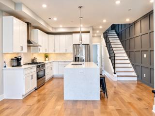 Upscale 3BDR Penthouse with Rooftop TV and Stunning Capitol and Monument Views Near Popular H Street Corridor Parking Included Free Cancellation - 5