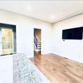 Upscale 3BDR Penthouse with Rooftop TV and Stunning Capitol and Monument Views Near Popular H Street Corridor Parking Included Free Cancellation - 1