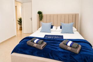 Navy Luxury Apartment - 8