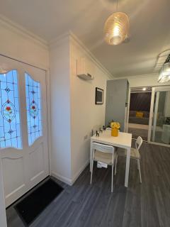 Modern 1-Bed Guest House Navan - 7