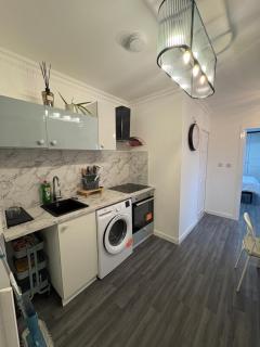 Modern 1-Bed Guest House Navan - 1