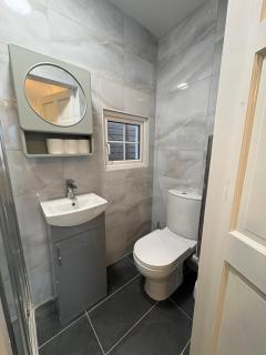 Modern 1-Bed Guest House Navan - 3