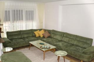 Urban Escape 2BR Apartment - Free Parking - 5