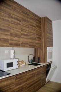 Urban Escape 2BR Apartment - Free Parking - 8