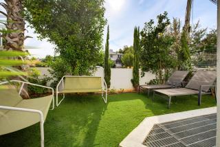 Coastal 2BR Duplex Garden Retreat - 7