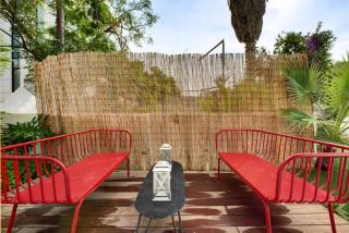 Coastal 2BR Duplex Garden Retreat - 2