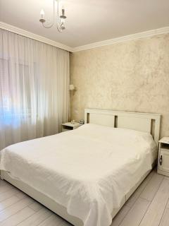 White Cozy Apartment - 6