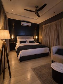 Ultra Luxurious Suite Room in a Villa, near DHA Raya Golf & Country Club - 0
