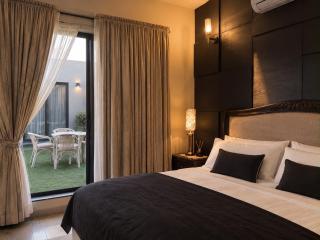 Ultra Luxurious Suite Room in a Villa, near DHA Raya Golf & Country Club - 7