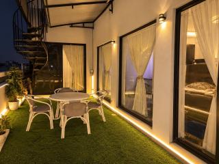 Ultra Luxurious Suite Room in a Villa, near DHA Raya Golf & Country Club - 3