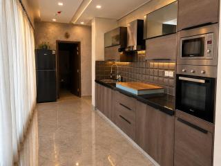 Ultra Luxurious Suite Room in a Villa, near DHA Raya Golf & Country Club - 2