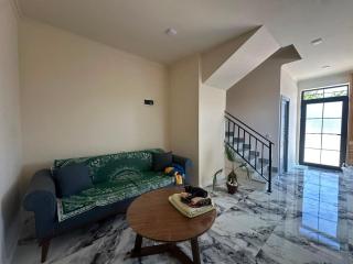 Pool House FURNISHED - 5