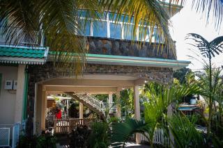 Maison tropicale avec une espace terrasse et bar - 8