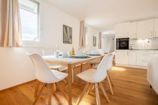 Modern Apartment in Central Basel near Rhine - Special TOP LUX 32 Apartment, up to 4 guests - 6