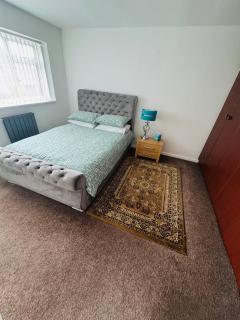 Cosy, Modern, New 4 Bed House - 4