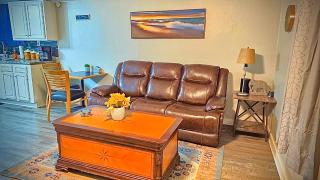 Lovely Two Bedroom Home- Close to DT Greenfield - 0