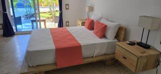 Room for 2 with large pool and close to La Playita - 6