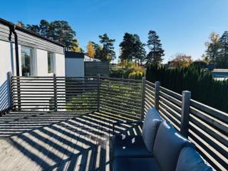 Modern, Spacious & Bright Villa Near the City Centre - 1