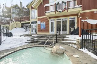 Les Eaux Bright 3BR Steps from Pool and Hot Tub - 5