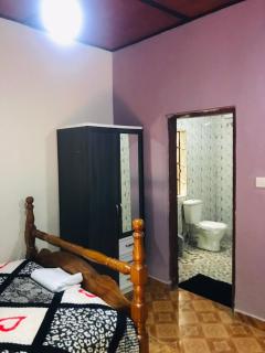 Afonta's Greenhouse Queen's Studio Apartment - 6