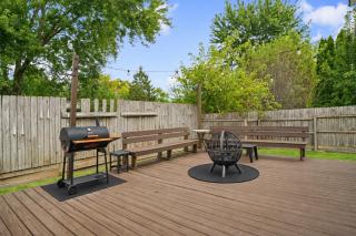 Family & Work-Friendly 3BD w Fire Pit - U of I 1M - 6