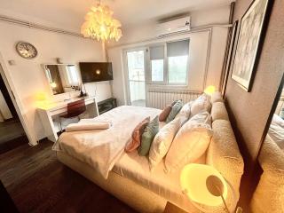 FLH Liberty Home - 2 Queen Beds, 6 Guests, Balcony & Free Parking - 2