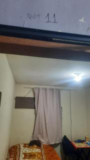 Apto com fogão, geladeira, cama, cômod, mesa e TV antiga - 7