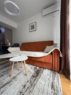 Cosy Orange Apartment - 1