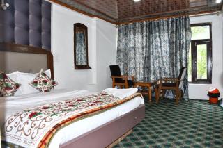 Hotel Crown Pine - 3