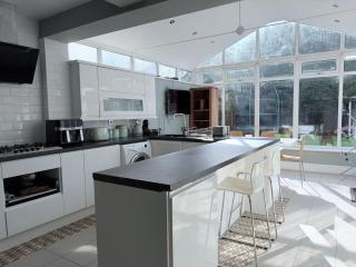 Marlborough House 5 Bed Near NEC and BHX Airport - 0