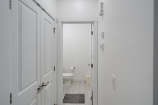 Spacious 1Bedroom Duplex in Cy Becker - 6