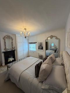 Entire Georgian luxury house - 3 Storey- High St Henley-in-Arden -Two bedrooms-Sleeps 4 people Close to Stratford upon Avon - Warwick - Solihull - NEC - 7