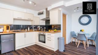 Beautiful Flat - Town Centre - Sleeps 4 - Netflix - Smart TV's By Teza Homes Serviced Accommodations - 7