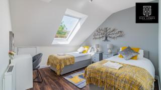 Beautiful Flat - Town Centre - Sleeps 4 - Netflix - Smart TV's By Teza Homes Serviced Accommodations - 4