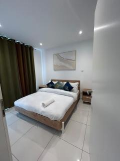 Unique View Apartments at Loxwood House - 3