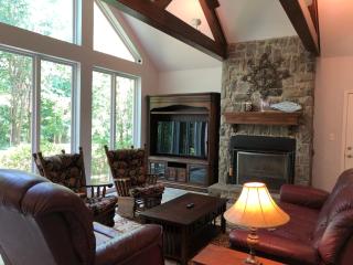 Entire lake house at Lake Fork with private bay, boat ramp, fishing light & 8 acres land - 5