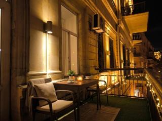 Heart of Baku Targovi Apartment with Stunning Boulevard View - 6