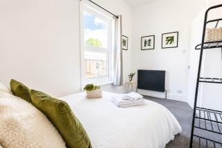 Darlington Hospital 2BR Home Sleeps 4 WiFi - 7