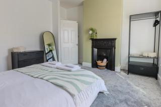 Darlington Hospital 2BR Home Sleeps 4 WiFi - 3