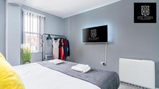 Elegant - Near Stonehenge - Free Parking - Sleeps 6 - Netflix - Smart TV's By Teza Homes Serviced Accommodations - 5