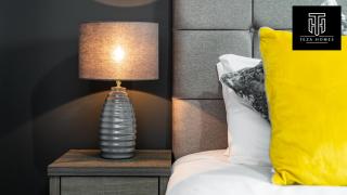 Elegant - Near Stonehenge - Free Parking - Sleeps 6 - Netflix - Smart TV's By Teza Homes Serviced Accommodations - 3