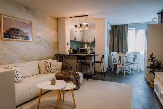 Glow Apartment Aleea Carpati Med & Sport - 5