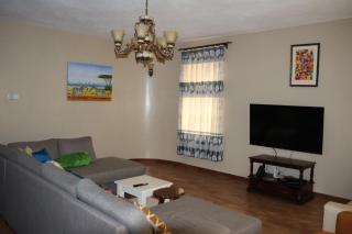 Spacious Home 5 minutes away from Thika Super Highway - 2