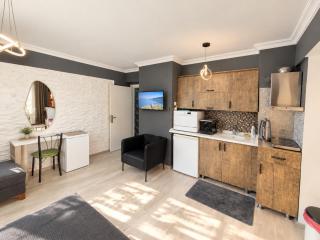 Luxury and Comfort in Central Alsancak Perfect for Groups or Families - 6